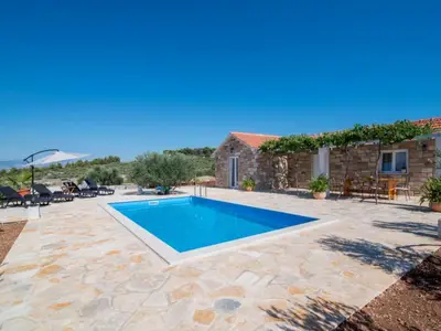 PoolOfHouse