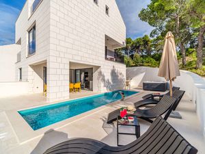 Villa für 10 Personen (250 m²) in Sutivan