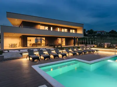 PoolOfHouse