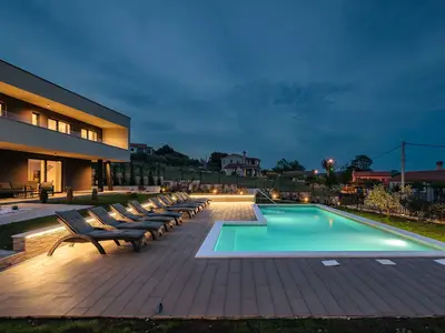 PoolOfHouse