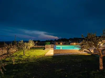 PoolOfHouse
