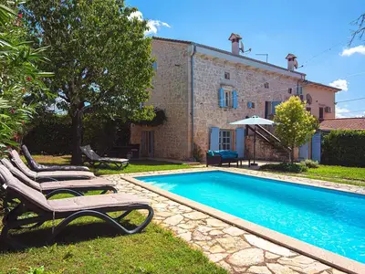 Villa für 12 Personen (150 m²) in Sveti Lovreč Pazenatički 1/10