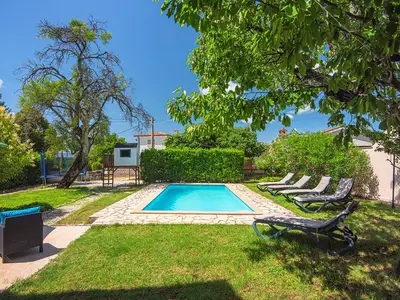 Villa für 12 Personen (150 m²) in Sveti Lovreč Pazenatički 7/10