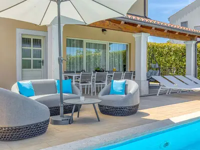 Villa für 8 Personen (150 m²) in Sveti Lovreč Pazenatički 4/10
