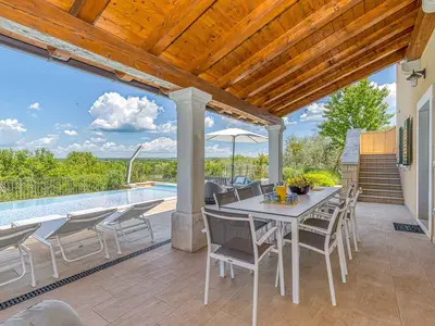 Villa für 8 Personen (150 m²) in Sveti Lovreč Pazenatički 2/10