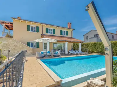 Villa für 8 Personen (150 m²) in Sveti Lovreč Pazenatički 9/10