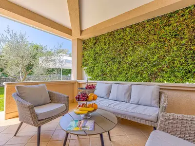 Villa für 8 Personen (140 m²) in Sveti Lovreč Pazenatički 5/10