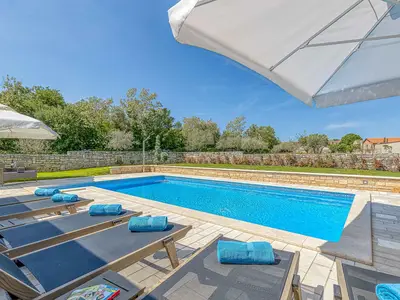 Villa für 8 Personen (140 m²) in Sveti Lovreč Pazenatički 2/10