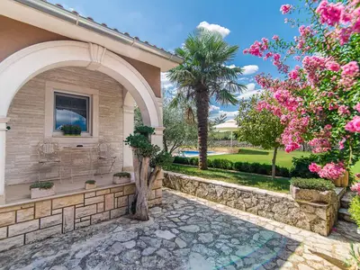 Villa für 8 Personen (140 m²) in Sveti Lovreč Pazenatički 9/10
