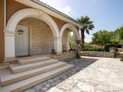 Villa für 8 Personen (140 m²) in Sveti Lovreč Pazenatički 3/10