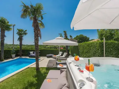 Villa für 12 Personen (309 m²) in Sveti Lovreč Pazenatički 2/10