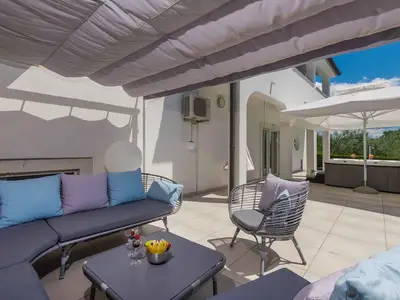 Villa für 12 Personen (309 m²) in Sveti Lovreč Pazenatički 6/10