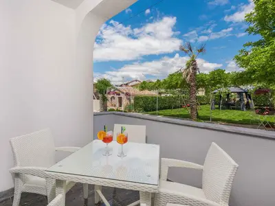 Villa für 12 Personen (309 m²) in Sveti Lovreč Pazenatički 9/10