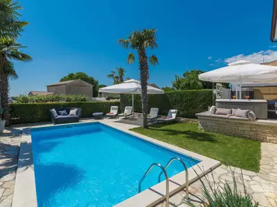 Villa für 12 Personen (309 m²) in Sveti Lovreč Pazenatički 10/10