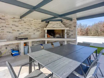 Villa für 8 Personen (200 m²) in Sveti Lovreč Pazenatički 9/10