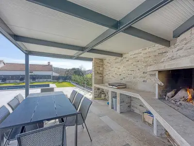 Villa für 8 Personen (200 m²) in Sveti Lovreč Pazenatički 10/10