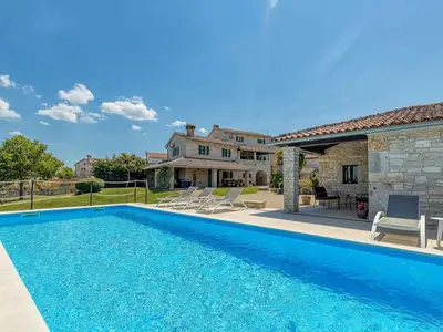 Villa für 10 Personen (240 m²) in Sveti Lovreč Pazenatički 3/10