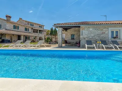 Villa für 10 Personen (240 m²) in Sveti Lovreč Pazenatički 4/10