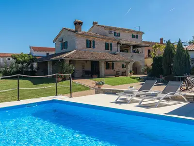 Villa für 10 Personen (240 m²) in Sveti Lovreč Pazenatički 5/10