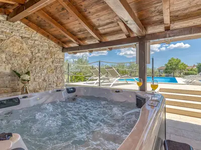 Villa für 10 Personen (240 m²) in Sveti Lovreč Pazenatički 1/10