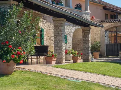 Villa für 10 Personen (240 m²) in Sveti Lovreč Pazenatički 6/10