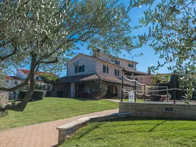 Villa für 10 Personen (240 m²) in Sveti Lovreč Pazenatički 7/10