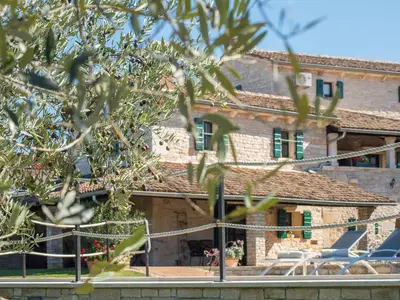 Villa für 10 Personen (240 m²) in Sveti Lovreč Pazenatički 8/10