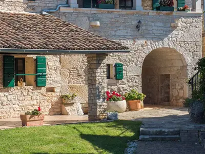 Villa für 10 Personen (240 m²) in Sveti Lovreč Pazenatički 9/10