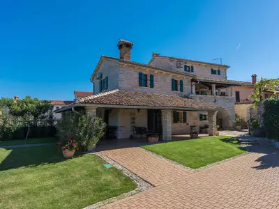 Villa für 10 Personen (240 m²) in Sveti Lovreč Pazenatički 10/10