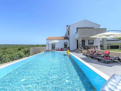 Villa für 8 Personen (398 m²) in Sveti Lovreč 2/10