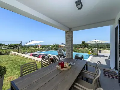Villa für 8 Personen (400 m²) in Sveti Lovreč Pazenatički 7/10