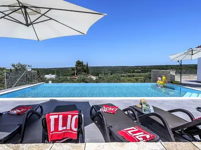 Villa für 8 Personen (400 m²) in Sveti Lovreč Pazenatički 8/10