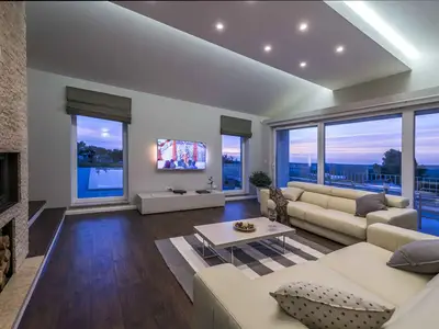 Villa für 8 Personen (400 m²) in Sveti Lovreč Pazenatički 1/10