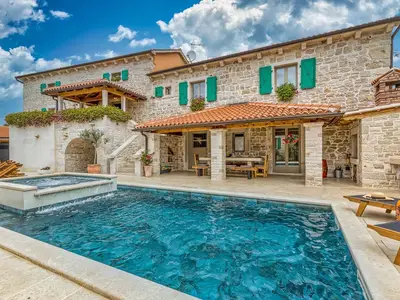 Villa für 12 Personen (275 m²) in Sveti Lovreč Pazenatički 1/10