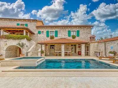 Villa für 12 Personen (275 m²) in Sveti Lovreč Pazenatički 5/10