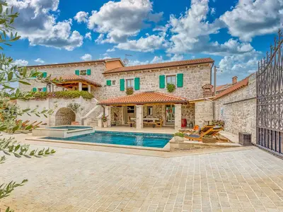 Villa für 12 Personen (275 m²) in Sveti Lovreč Pazenatički 6/10