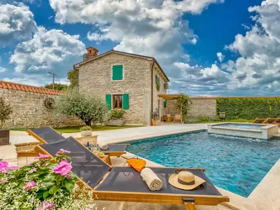 Villa für 12 Personen (275 m²) in Sveti Lovreč Pazenatički 9/10