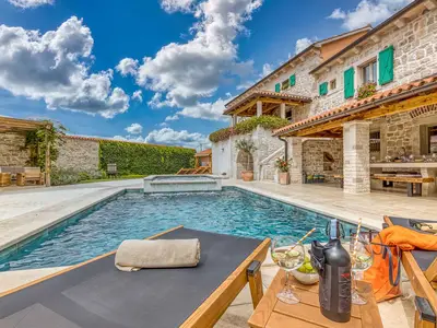Villa für 12 Personen (275 m²) in Sveti Lovreč Pazenatički 10/10