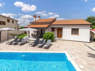 Villa für 6 Personen (105 m²) in Sveti Lovreč 2/10