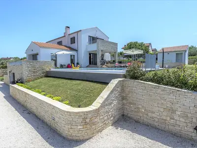Villa für 8 Personen (400 m²) in Sveti Lovreč Pazenatički 8/10