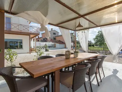 Villa für 8 Personen (135 m²) in Sveti Lovreč Pazenatički 7/10
