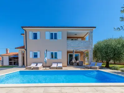 Villa für 8 Personen (179 m²) in Sveti Lovreč Pazenatički 1/10