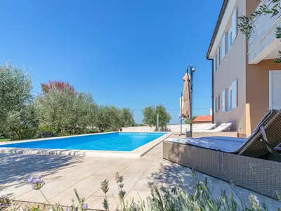Villa für 8 Personen (179 m²) in Sveti Lovreč Pazenatički 4/10