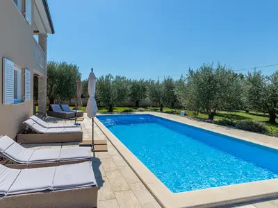 Villa für 8 Personen (179 m²) in Sveti Lovreč Pazenatički 7/10