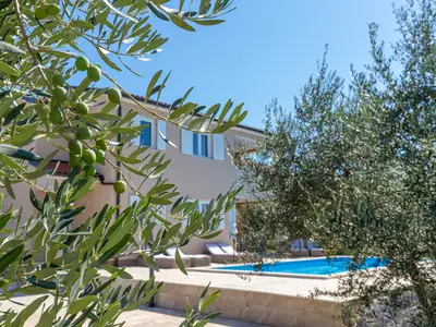 Villa für 8 Personen (179 m²) in Sveti Lovreč Pazenatički 8/10
