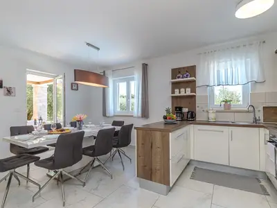 Villa für 8 Personen (179 m²) in Sveti Lovreč Pazenatički 9/10