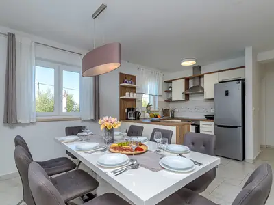 Villa für 8 Personen (179 m²) in Sveti Lovreč Pazenatički 10/10
