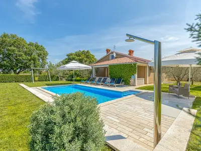 Villa für 8 Personen (135 m²) in Sveti Lovreč Pazenatički 1/10