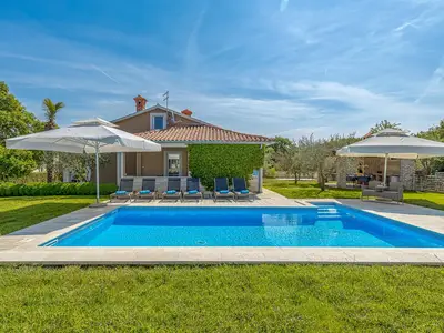 Villa für 8 Personen (135 m²) in Sveti Lovreč Pazenatički 2/10