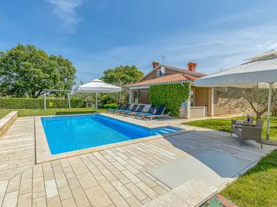 Villa für 8 Personen (135 m²) in Sveti Lovreč Pazenatički 3/10